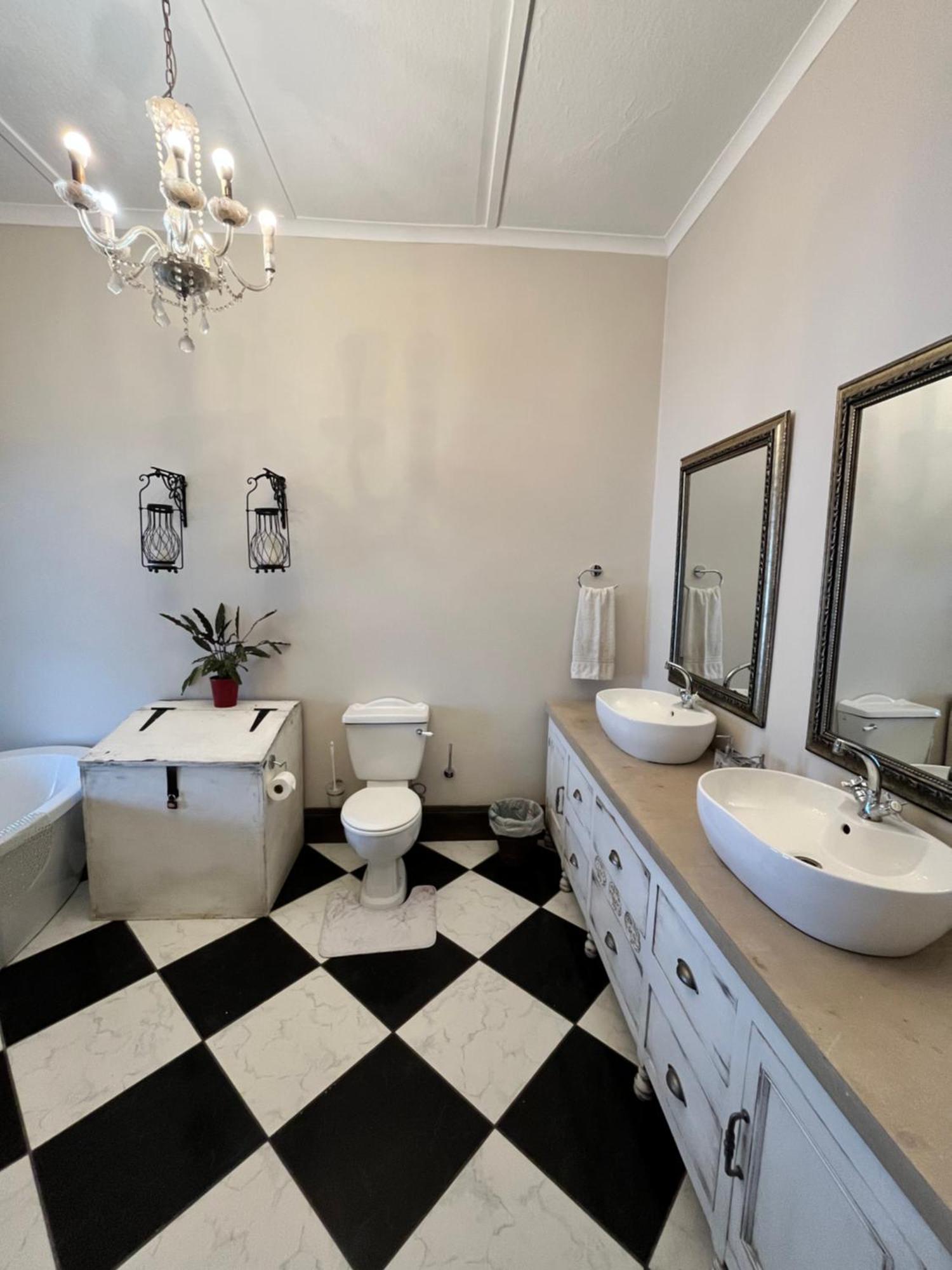Toni'S Cottage Graaff Reinet Exterior photo